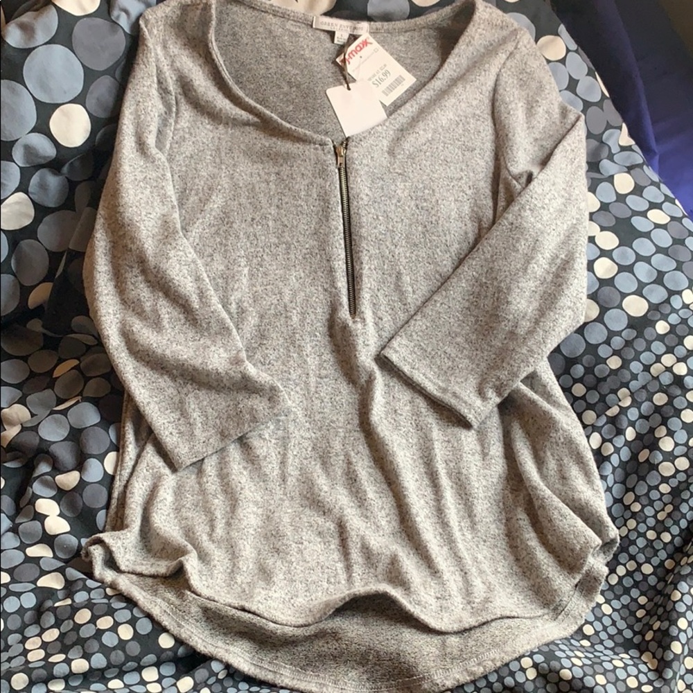 Zipped 3/4 length gray top